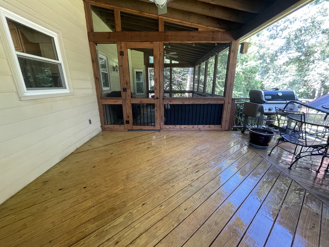 Quality Deck Cleaning and House Washing in Lawrenceville, GA